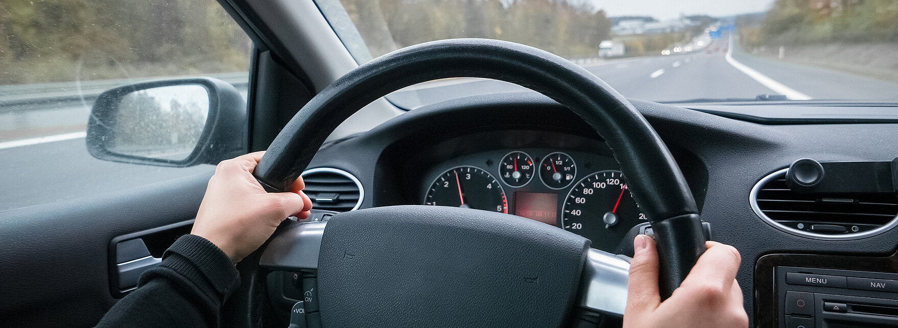 Guntermann und Partner | Verkehrsrecht Lenkrad eines Autos
