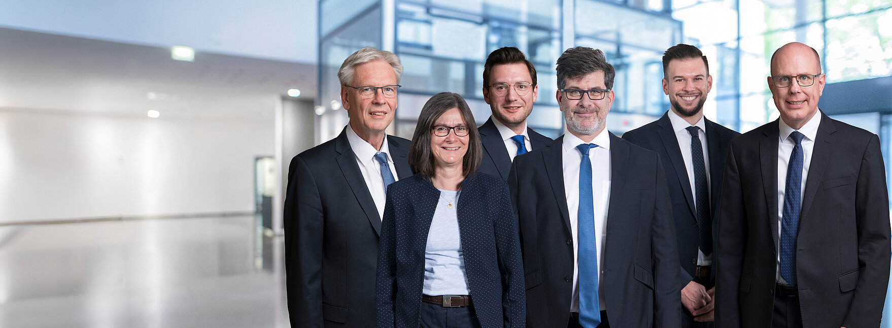 Guntermann und Partner | Ihr gutes Recht. Bei uns im Mittelpunkt. Die Anwälte von Guntermann und Partner nebeneinander